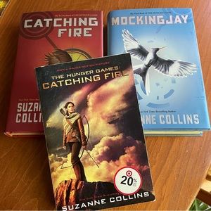 Set of 3 Hunger Games Books - Catching Fire & Mockingjay Hardcover + Paperback